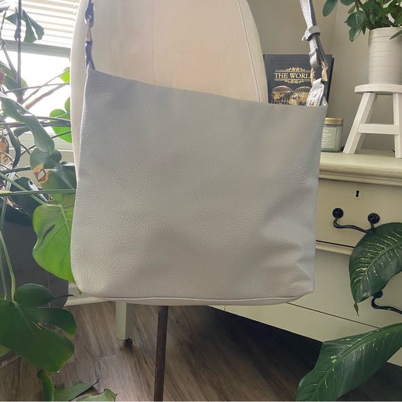 A New Day | Light Gray Crossbody Bag with Adjustable Strap - Picture 4 of 16